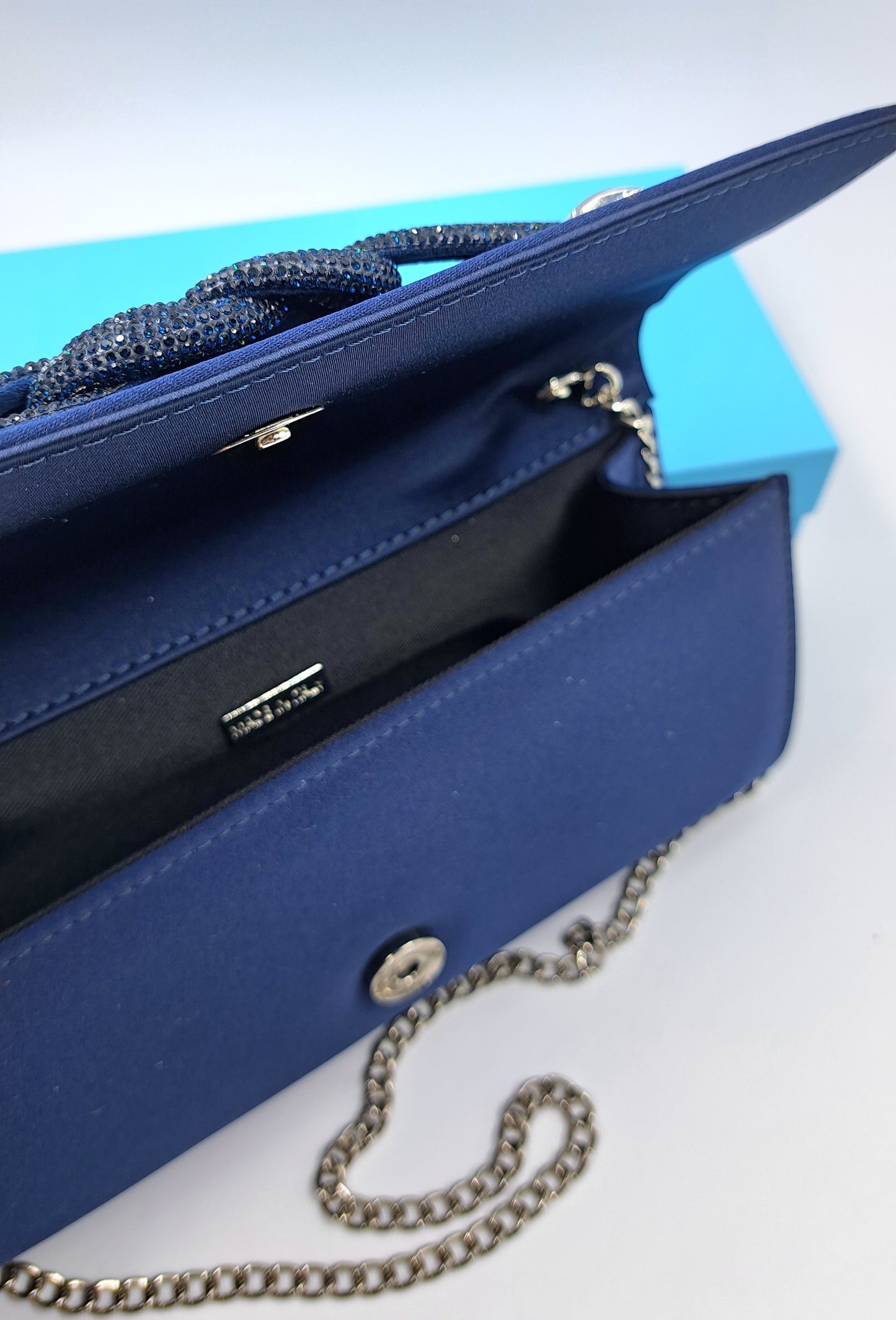 POCHETTE RASO BLU APPLICAZIONE STRASS NODO
