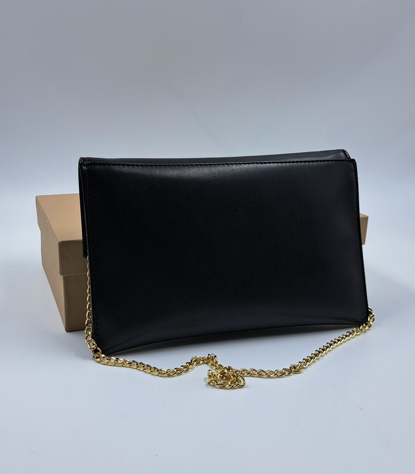 POCHETTE NERA CATENA ORO