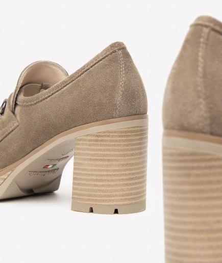 MOCASSINI IN CAMOSCIO CON APPLICAZIONE METALLICA