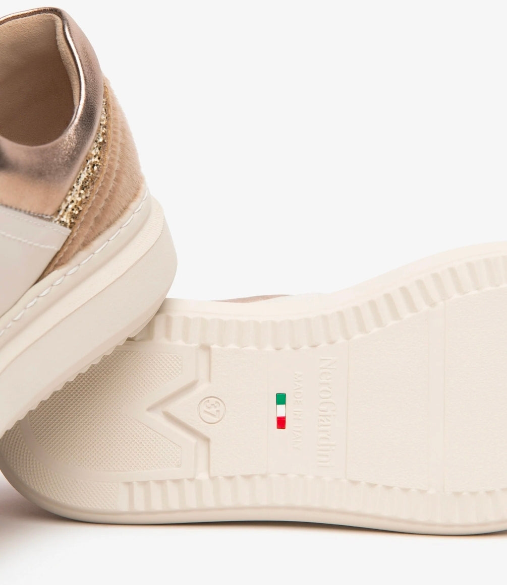SNEAKERS IN PELLE NEROGIARDINI DETTAGLI RAME E GLITTER LATTE