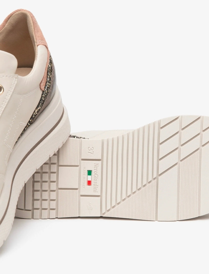 SNEAKERS IN PELLE NEROGIARDINI DETTAGLI GLITTER MILK SABBIA