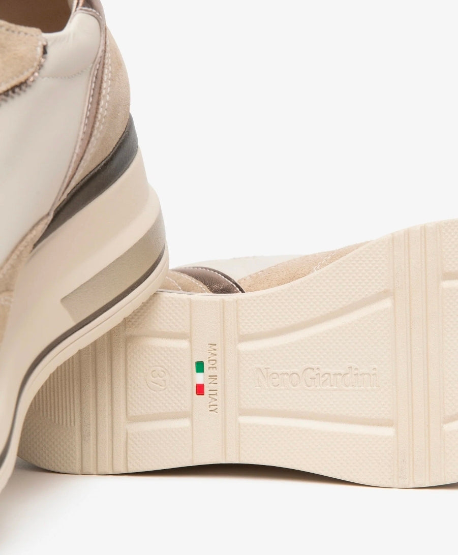 SNEAKERS IN PELLE SCAMOSCIATA NEROGIARDINI TACCO NUDE E MILK