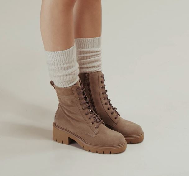 ANFIBI PELLE SCAMOSCIATA DETTAGLI CHARMS NEROGIARDINI ARGILLA