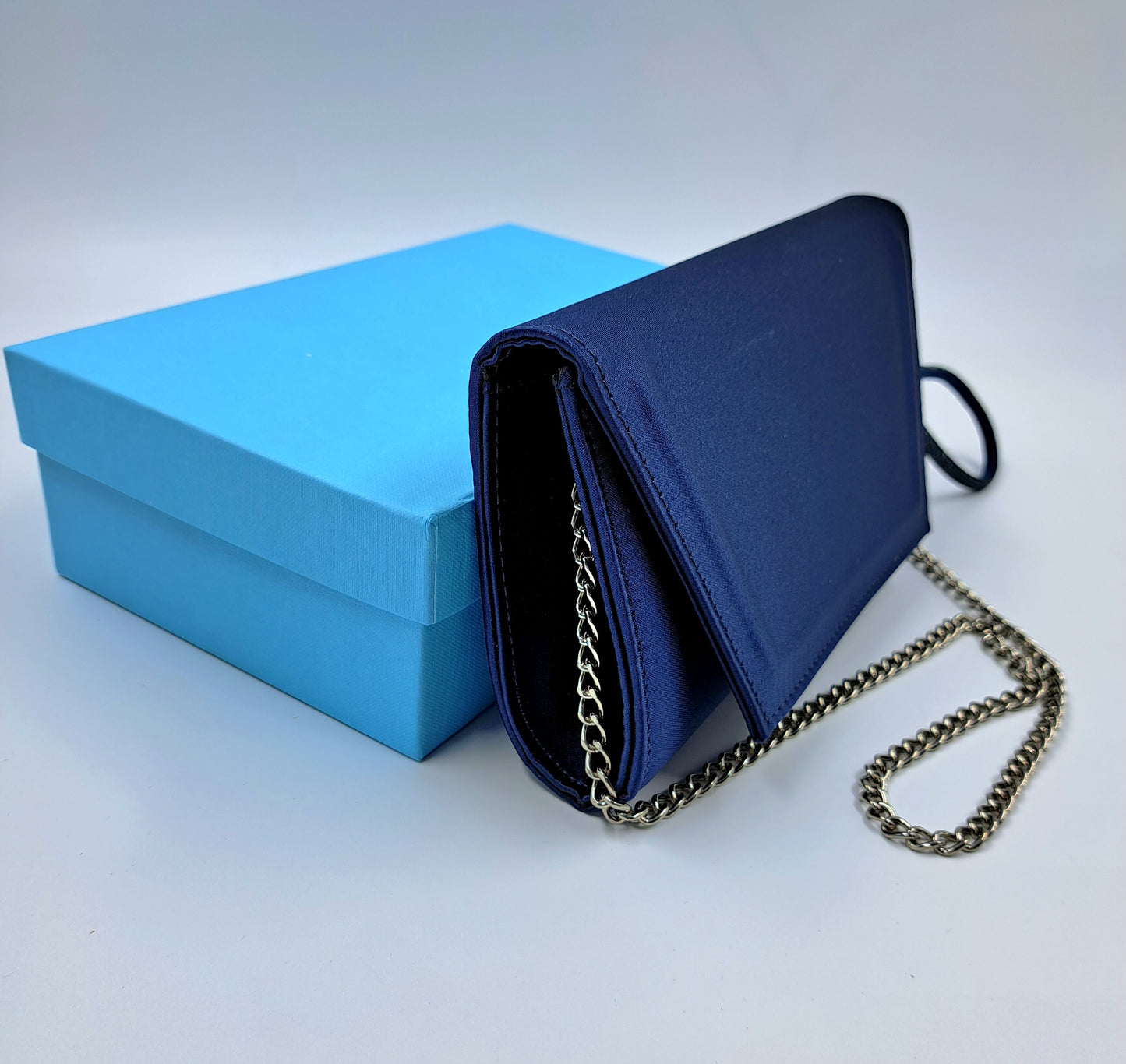 POCHETTE CON MANICO STRASS BLU