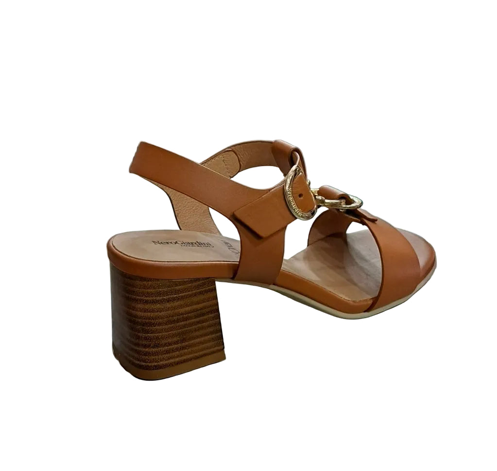 SANDALI PELLE NEROGIARDINI CERCHIO METALLICO COGNAC