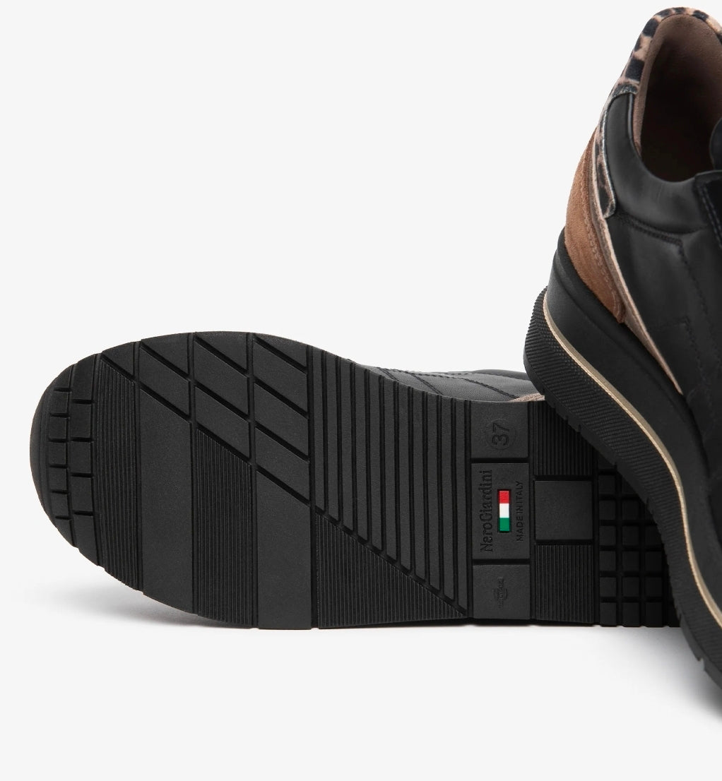 SNEAKERS PELLE NERA NEROGIARDINI ZIP DETTAGLIO ANIMALIER