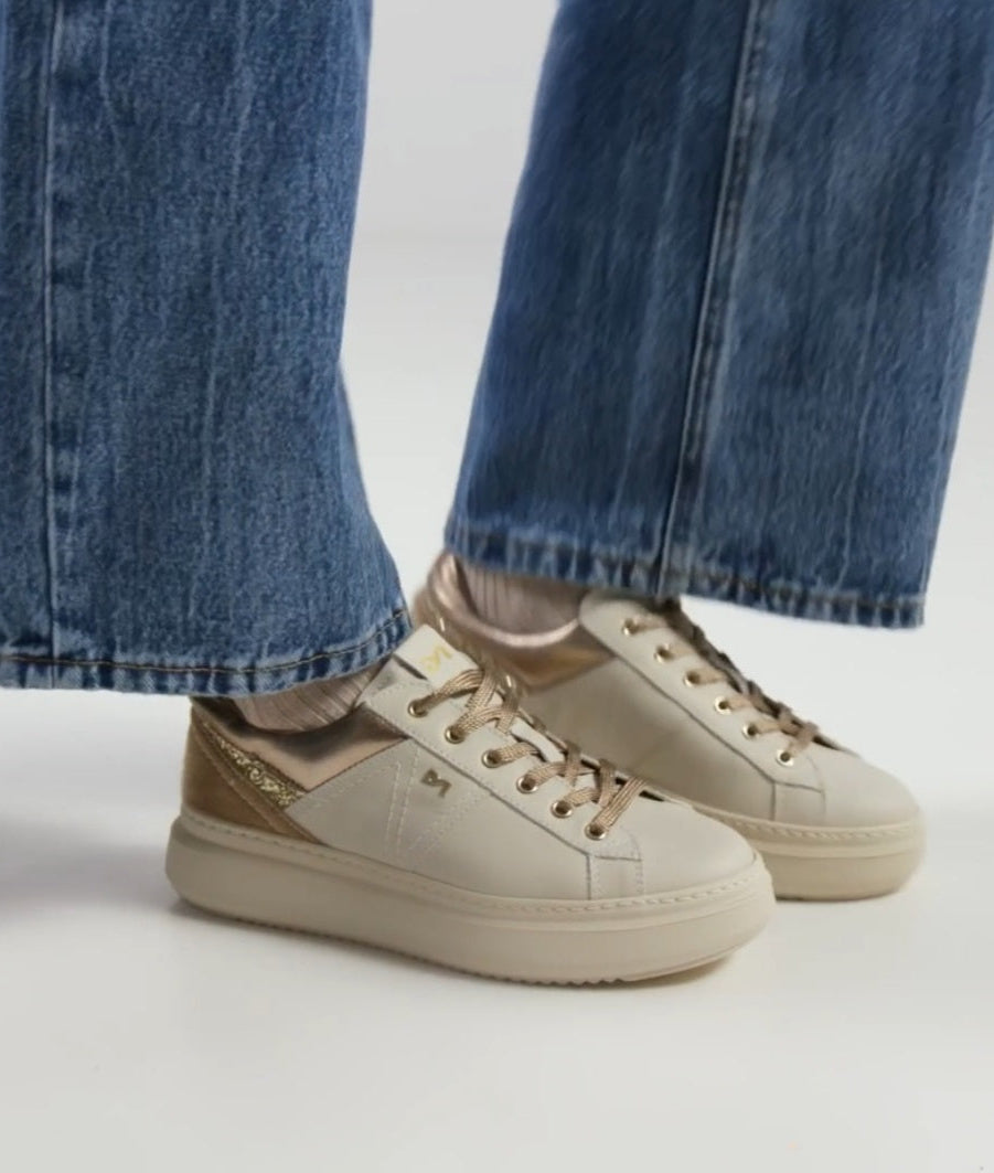 SNEAKERS IN PELLE NEROGIARDINI DETTAGLI RAME E GLITTER LATTE