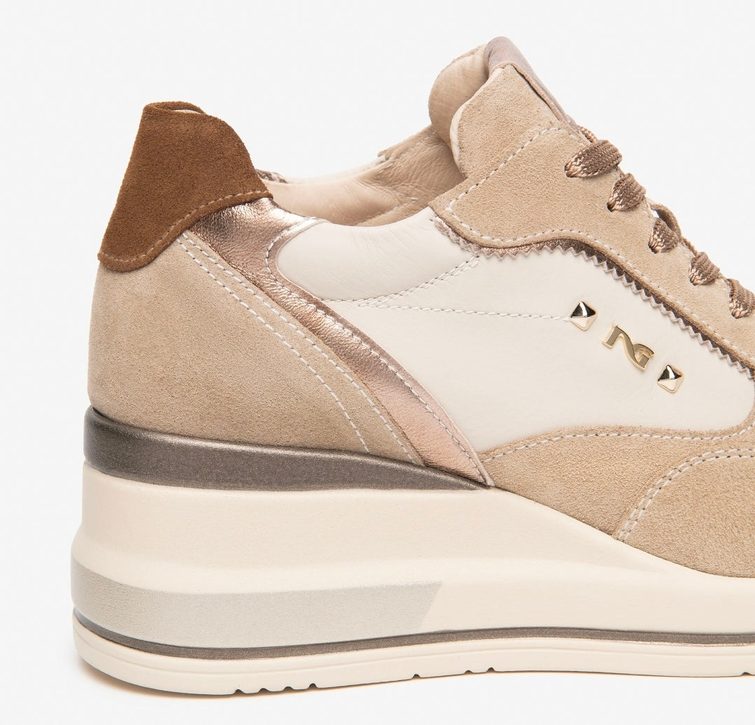 SNEAKERS IN PELLE SCAMOSCIATA NEROGIARDINI TACCO NUDE E MILK