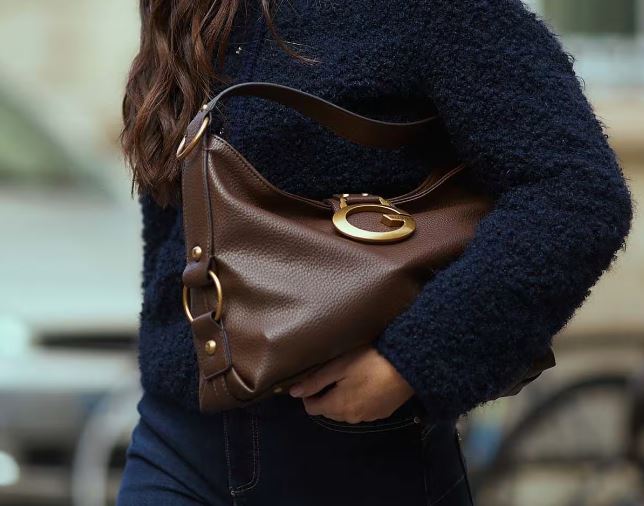 BORSE A SPALLA CAMDEN GUESS MARRONE