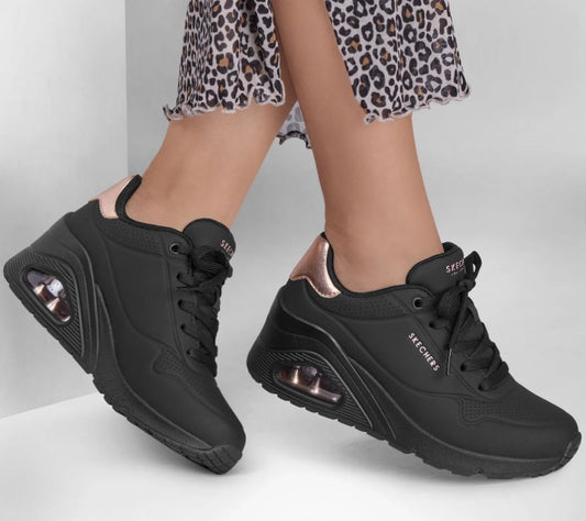 SNEAKERS UNO WEDGE HI STEPS SKECHERS BLACK